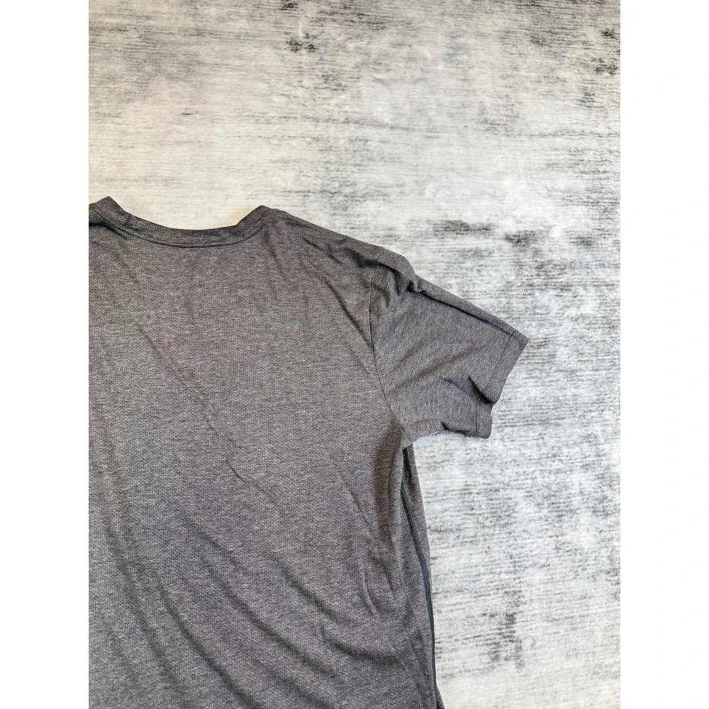 The North Face Mens FlashDry‎ Short Sleeve Training Shirt Heather Gray Medium